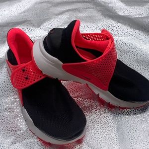 Nike Sock Dart Hot Pink/Black Running Shoes